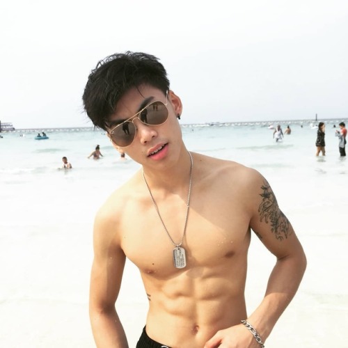 Just wanna share with you all this Thai guy. Hot and cute at the same time. Yasss my type