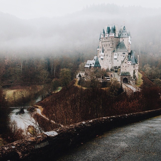 melodyandviolence:    Burg Eltz  by  Hannes Becker       (Eltz Castle is a medieval