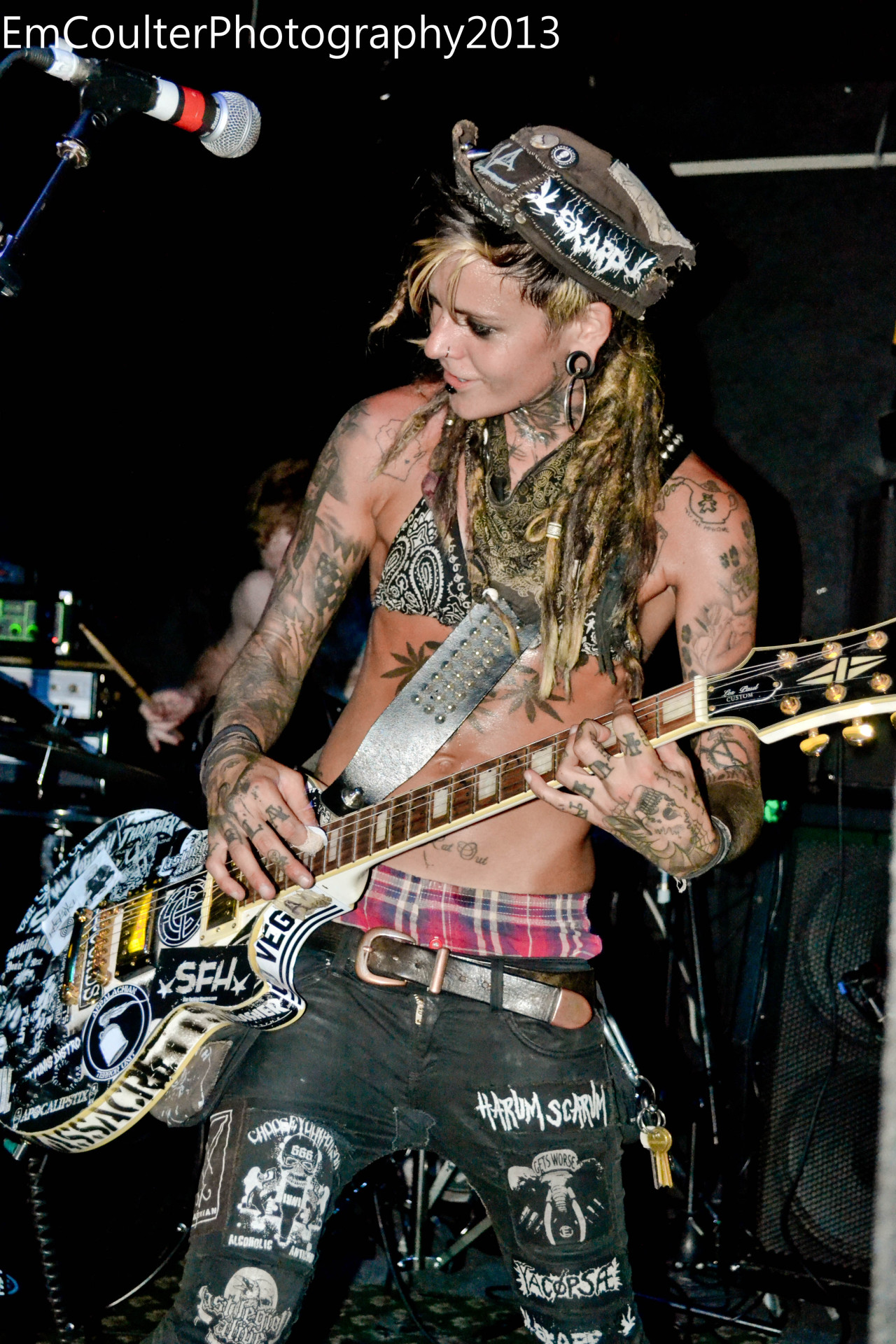 themassacrett:  www.facebook.com/nupogodiii 
