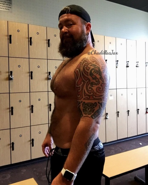 chadillacjax:  Leg day! #bootygainz #musclebear #tattedup #tattedmuscle #beardlife #beardcrew #beardedgay #beardedmuscle #gaylifter #inkedgays #bootyfordays #instafitness #gymlife  (at La Fitness Bellevue)