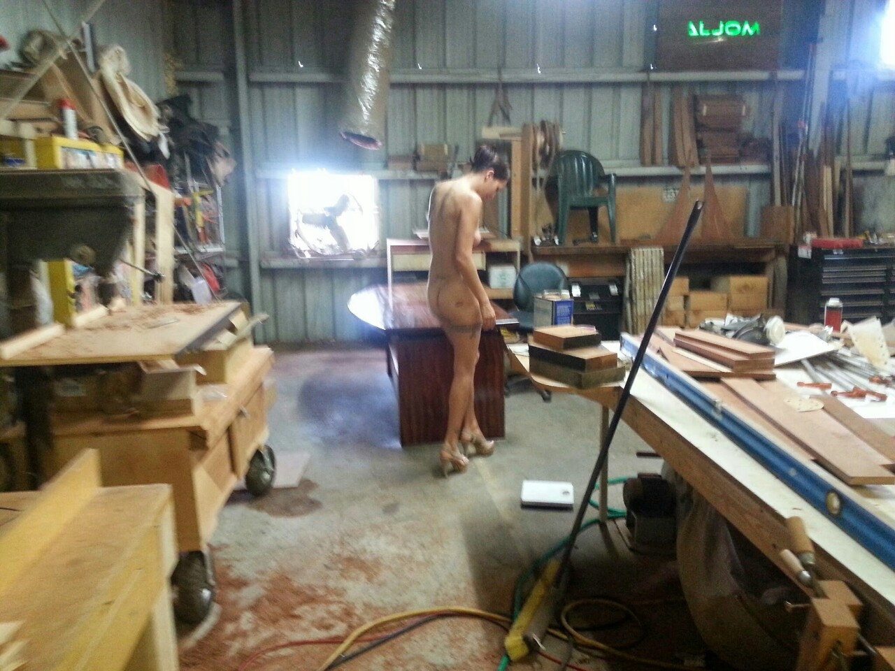 cummywife:dysfunctional-amateurs:Naked in the shop   
