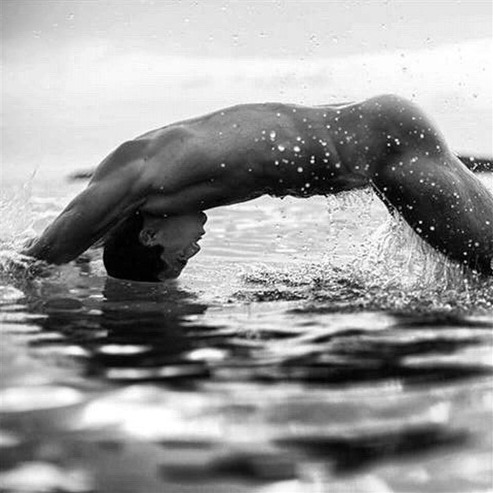 celebrityboyfriend:Pietro Boselli takes naked swim for Armani