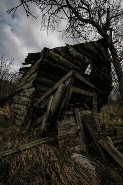 abandonedography:  Abandoned cabin in the