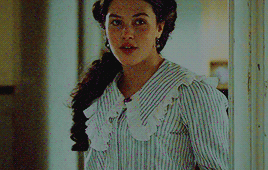 Lady Sybil Crawleyin Season 1 Of Downton Abbey