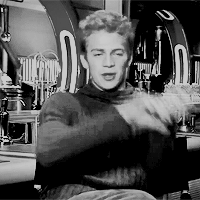 Holy shit is it me or does he look a lot like James Dean? Or some 50s matinee idol or another, jeez,