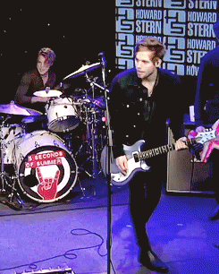 mattyhealy:5SOS cover American Idiot on The Howard Stern Show