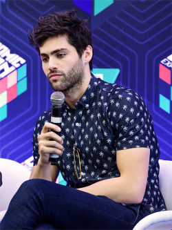 ezra-millers: Matthew Daddario attends the