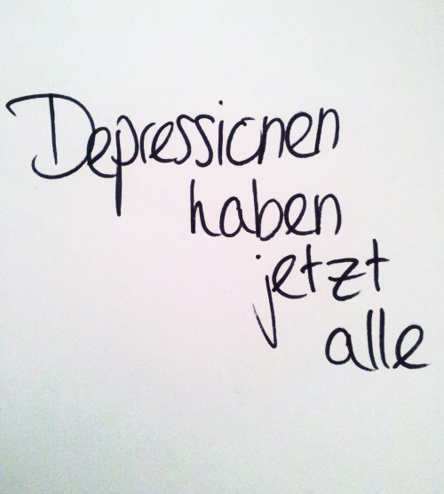 27-08-2009:  meingrossesfragezeichen:  neustadtkind:  Akku auf dem letzten bisschen, hipster nennt man nie sich selbst.  Er spricht damit genau das richtige an. Alle meinen, sie hätten Depressionen, auch wenn sie vielleicht nur mal ne schlechte Zeit