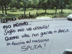 sheislosingherself:  philophobja:  philophobja:  Scritte nel autobus,  Roma.  take-me-away-g si hai ragione ma Tiziano la ricanta.  nesli, ah.