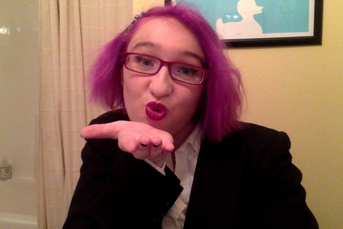 thedoctorheretohelp:selfie-taker, storyteller, purple haired vampire slayer. neurodivergent, disable