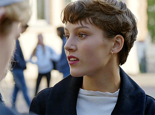 bareskam:emma/ruby appreciation (kind of) because she’s gorgeous.