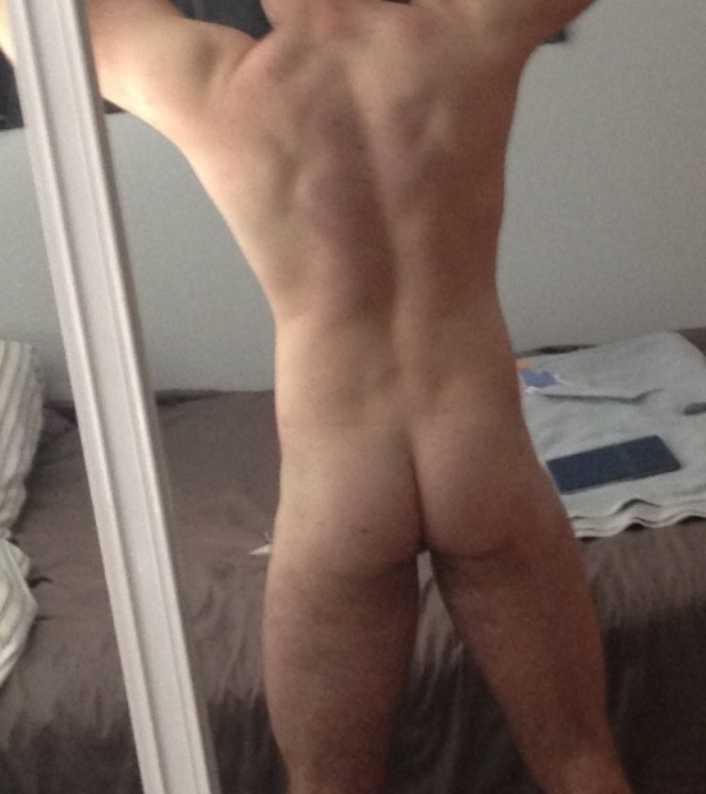 maleselfies:  hotmalesubmissions:  Hot Male Submissions Submit photos to: gaymer2164@yahoo.com