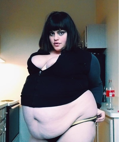 hamgasmicallyfat:Don’t mind me,im just wearing clothing that’s clearly made for someone who is 150 lbs