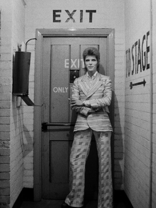 crazyforbowie:Ziggy backstage.
