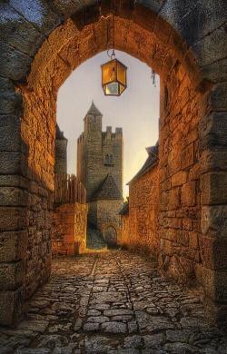 ironfistinvelvetglove:  Medieval arch, Beynac,