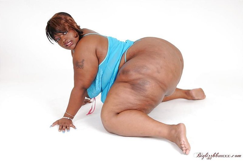 blacksupersizedasses:  Big Lizz