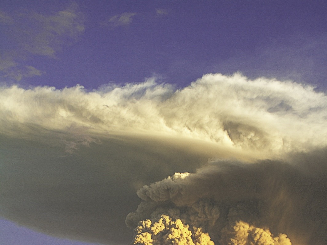 house-of-gnar:  Tungurahua January 2014 eruption | Ecuador | Ricardo Anda Dahik