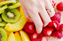 knockingawesome:  fruit salad popsicle    