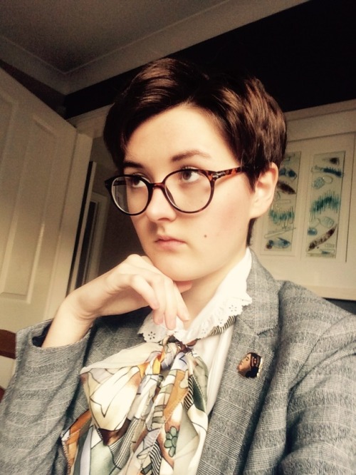 conan-doyles-carnations: Was today’s look pretentious enough for you all?