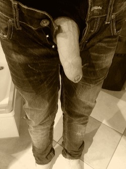 habanacuba:  habanacuba:  Do you like my new jeans?  Pozdrav! 