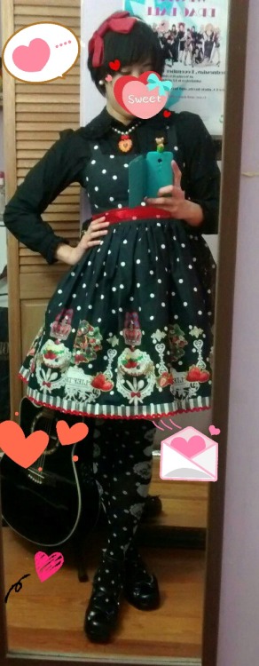 Re-created a lolita coord I wore for Galentine’s Day. The stickers are from the Bestie app (creepy, 