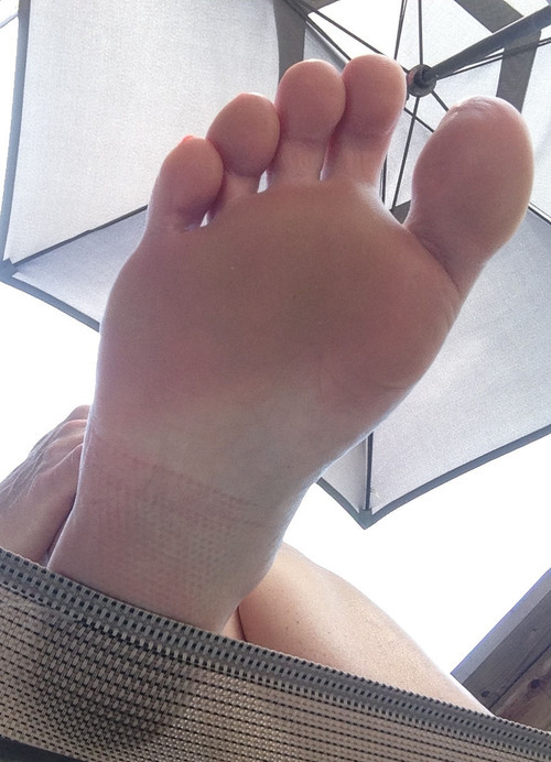 baretastyfeet: Click HERE for Bare Tasty Feet HD Galleries