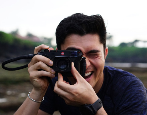 dailyharryshumjr:harryshumjr: Two nerds & their cameras 