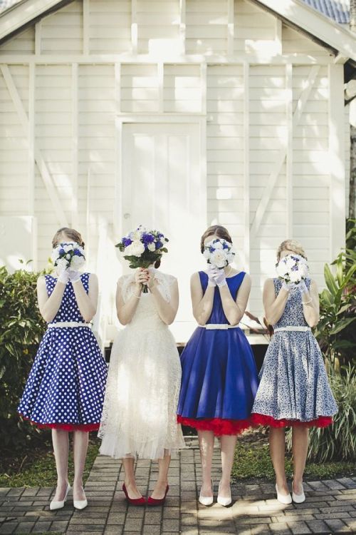 partymarshmallow:  Super cute bridal party