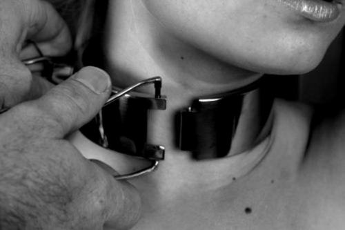 XXX feralsophisticate:  Thus begins the submissive’s photo