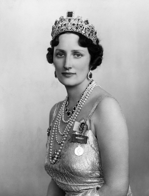 An emerald and diamond tiara mounted in gold and silver. This remarkable jewel is said to have belon