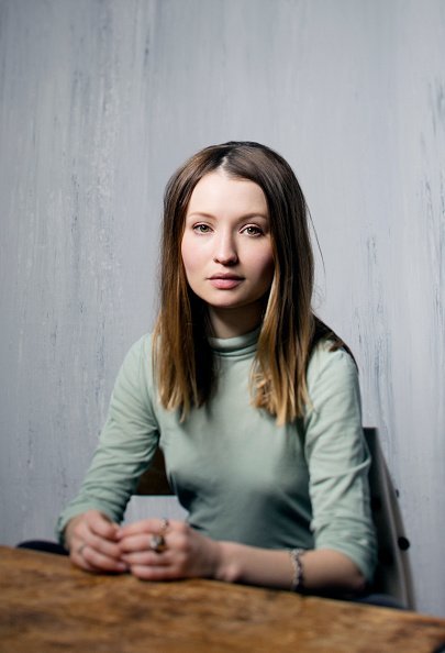 emily-browning-france:  Découvre les photos non taguées pour   DIRECTV. Elles