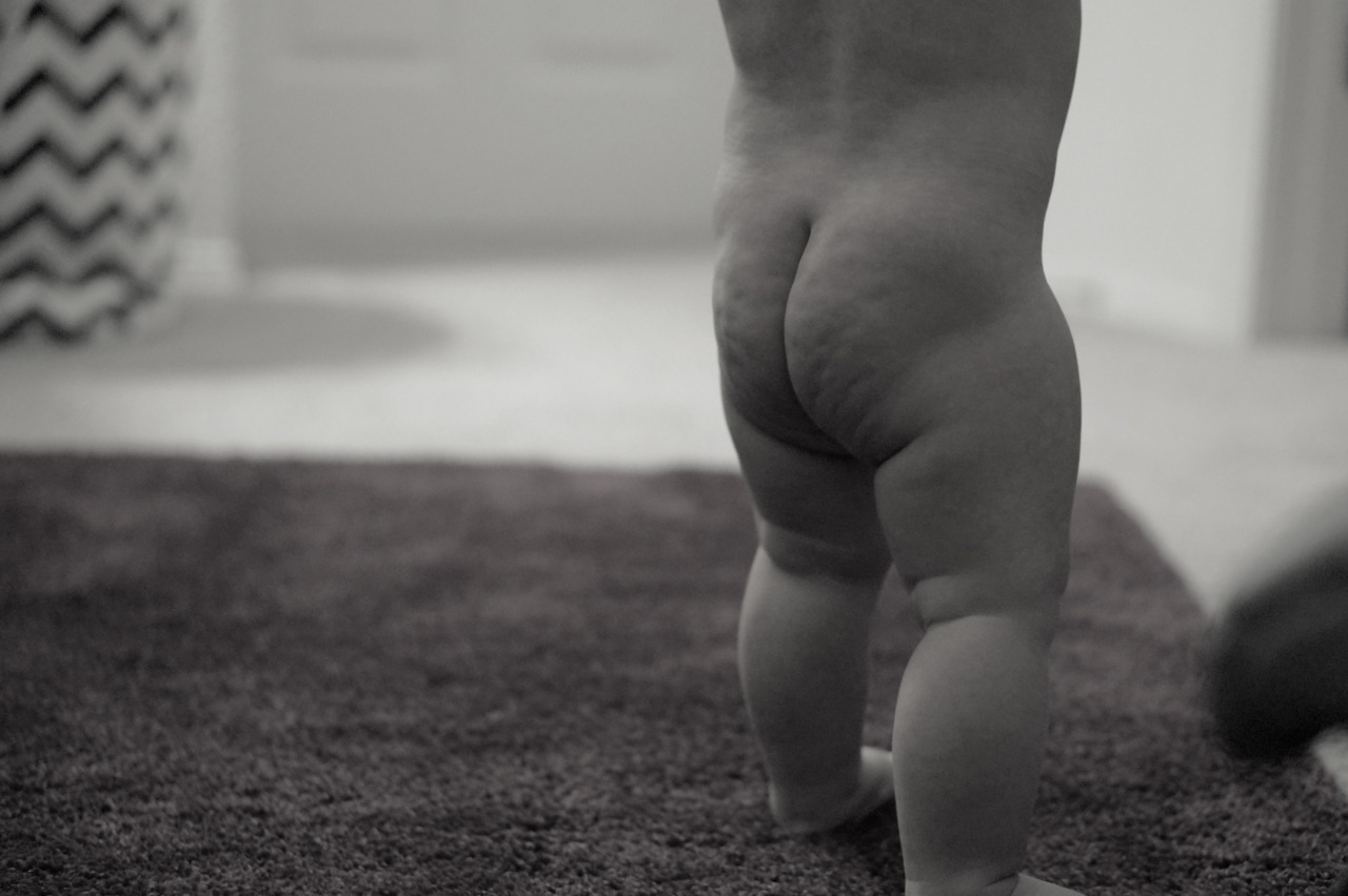 watchingvioletgrow:  Baby bum.  So fucking cute, I’m dying. 