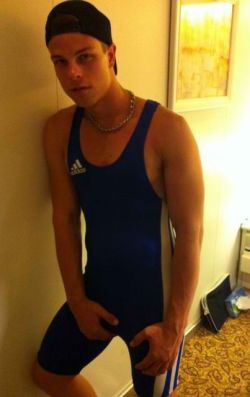 lycladuk:  Baseball cap + chain + tight singlet