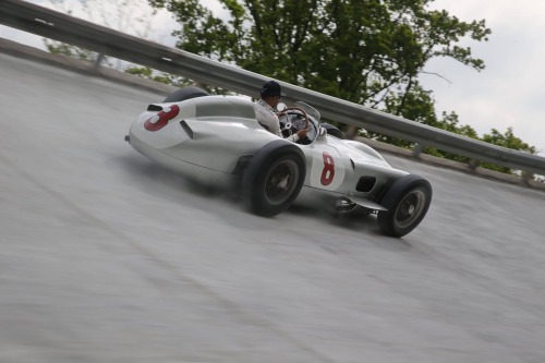 hotrodzandpinups:  Sir Sterling Moss and Lewis Hamilton at Monza with two classic Mercedes the W196R and the 300 SLR 722.