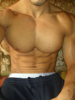 muscle-addicted:  Nick Gomez