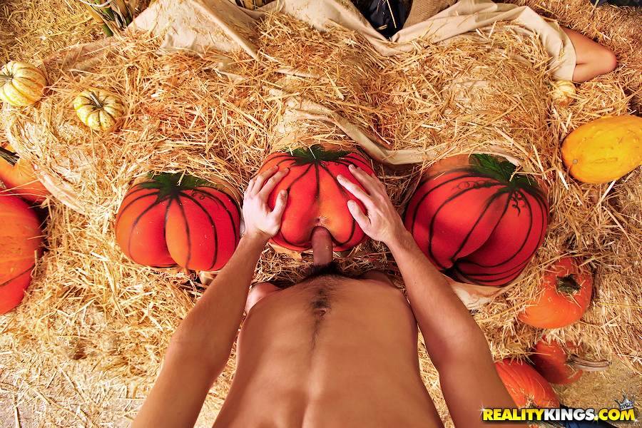 best-world-hentai:  &lt;3 &lt;3&lt;3 HAPPY HALLOWEEN &lt;3 &lt;3