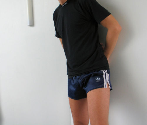 Adidas Beckenbauer shorts from 1980′s. Size 6. Navy blue and white.