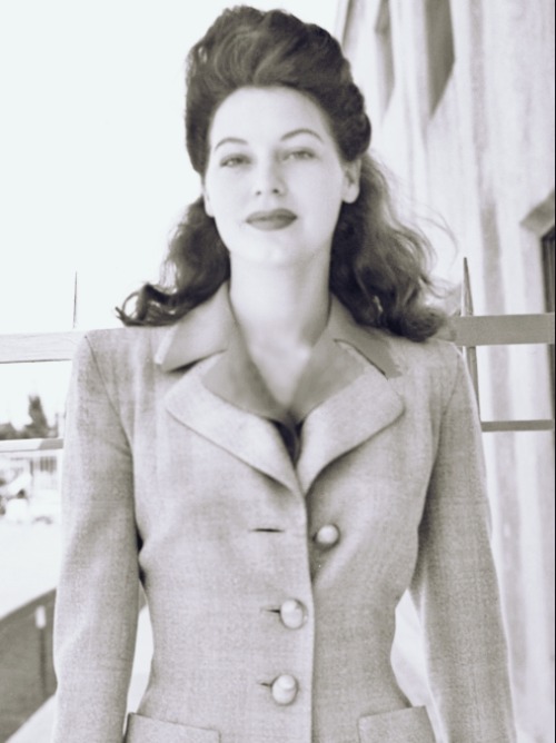vintagegifhistory-collector:Classy Ava Gardner…