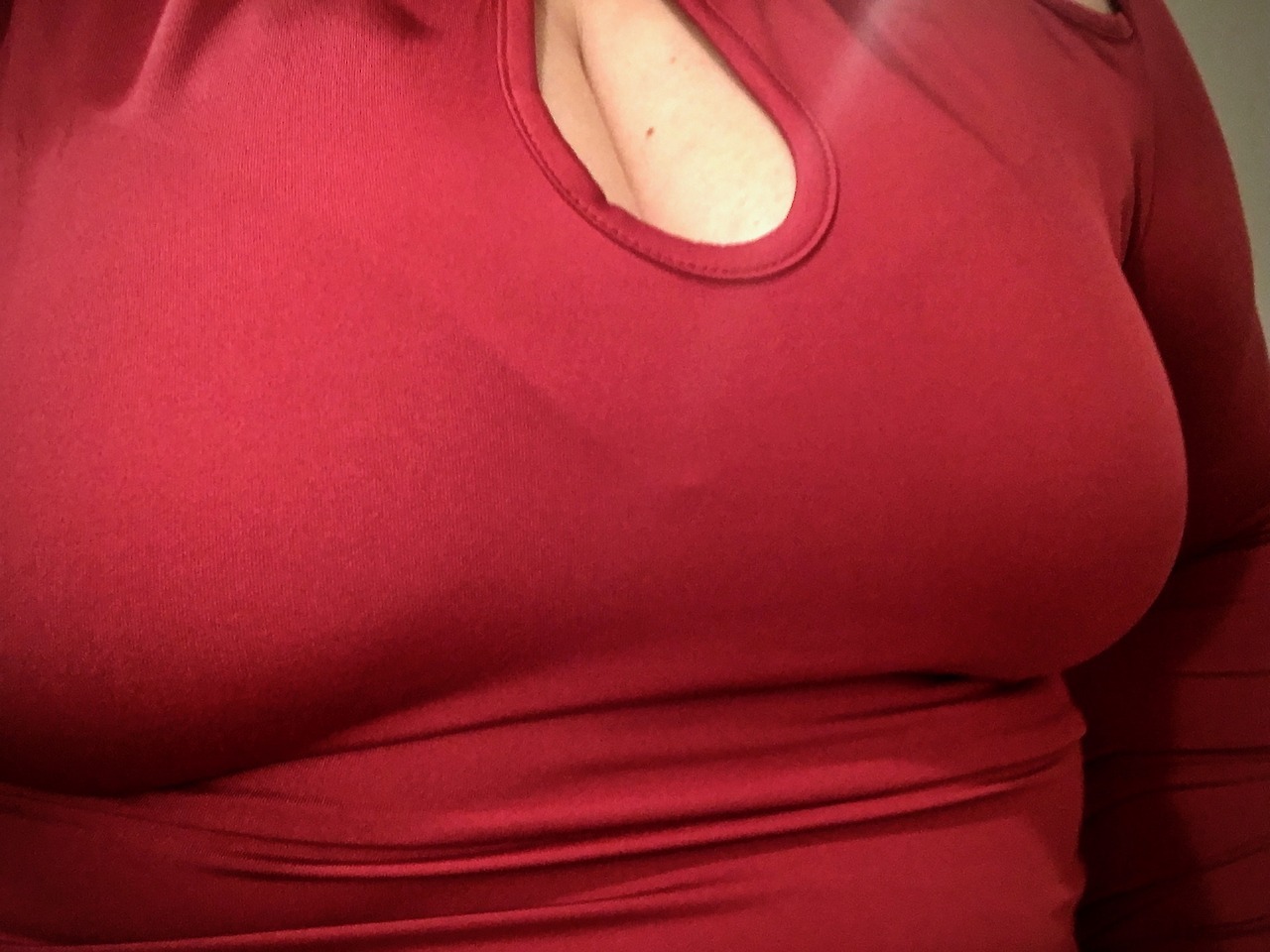 big-beautiful-princess:  Just bought this bright red dress. It is super tight and