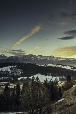 lvndscpe:  Mountain range | by Tomasz Paciorek
