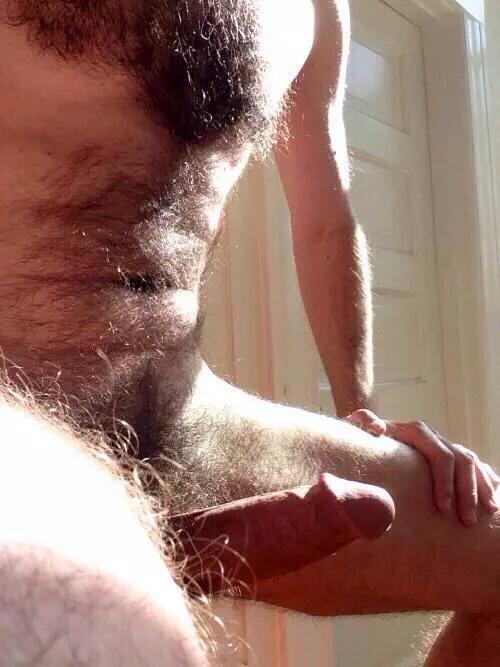 bigbroth4u:  Natural is hot! Shaved is not! This dude turns me on!Think YOU can turn me on? Show me! Find @bigbroth4u on Twitter for even more sexy shenanigans. Like this blog? Please rate it at BestMaleBlogs!