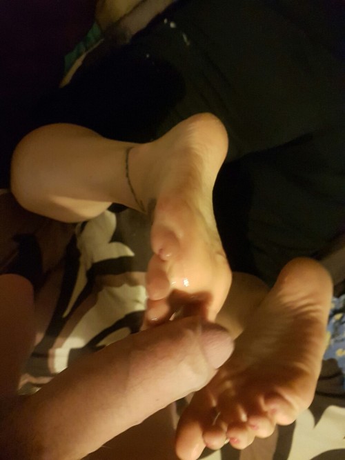 justlookin2317:  Please reblog our pictures of the wife we would really appreciate it