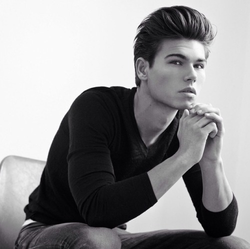 hairflips: Max Henhappel  ph: Veronika Lucanska   ✂️ The perfect Men’s Hairstyle is just a Hairflip away.  