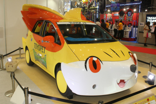 t-jaye:pokemon-global-academy:Pictures from Tokyo Toy show 2014 where Pokemon Car Fennekin Edition w