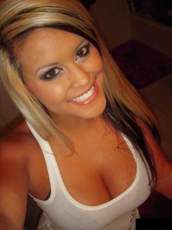 fleetgrimy:Scorching selfie together with wonderful cleavage http://is.gd/4t7o15504XF34eT