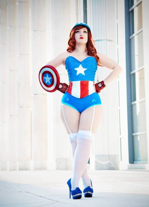 thecurvygirls1:  Curvaceous Captain America Cosplay