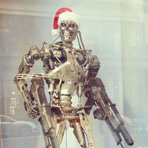 SANT-800 CLAWS #Terminator #T-800 #forbiddenplanetnyc (em New York, New York) www.instagram.