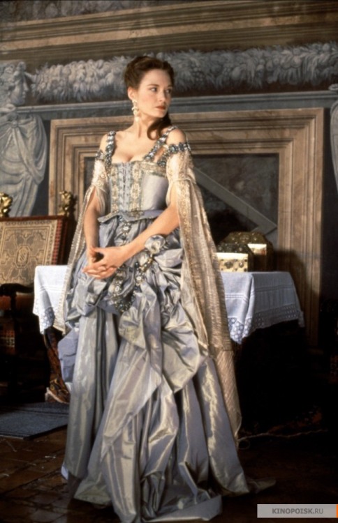 Costumes from Dangerous Beauty (1998)