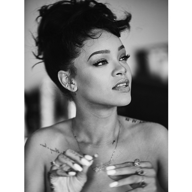 fashionistaswonderland:  Rihannahttp://fashionistaswonderland.tumblr.com/