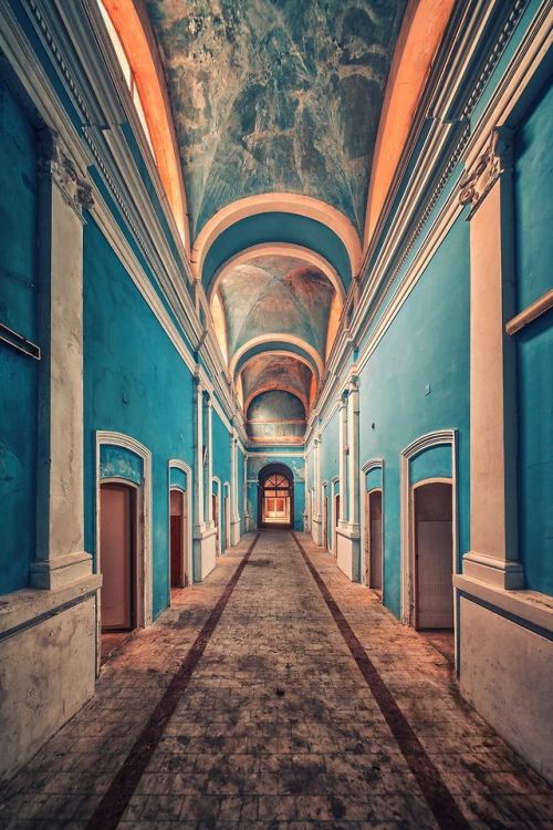 silentgiantla:The 40 Most Breathtaking Abandoned Places In The World